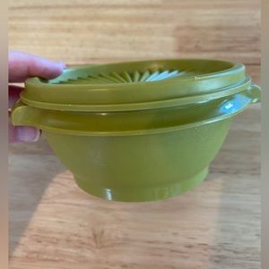 Tupperware Vintage Servalier Bowl w/ Lid Avocado Green